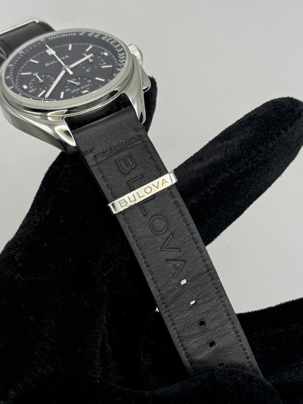 Bulova Lunar Pilot 96A225
Chronograf • 262 kHz • Apollo 15 45MM męski zegarek