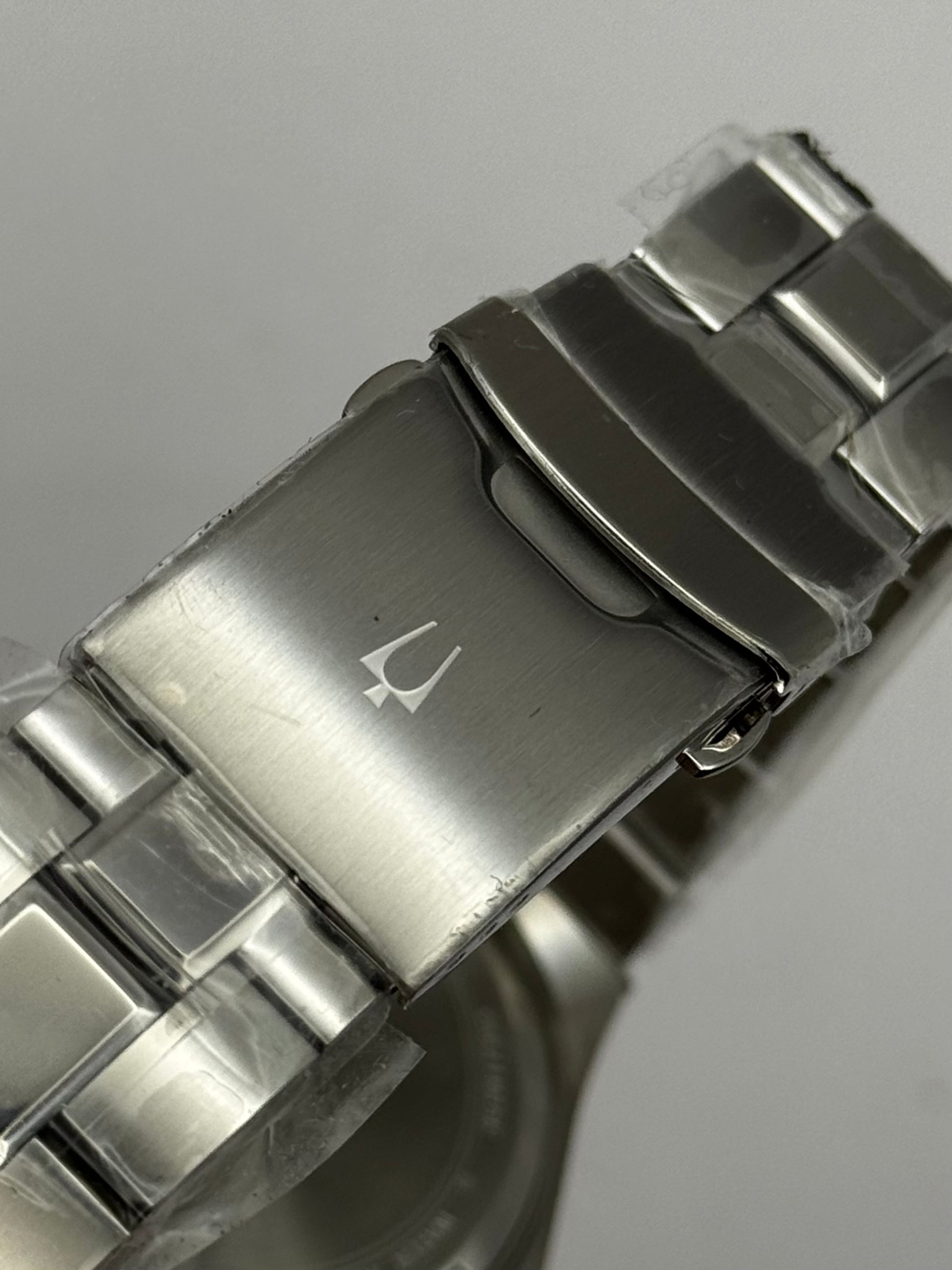 Bulova Marine Star Diamond Dial

Ref. 98D103 44mm męski zegarek stalowy