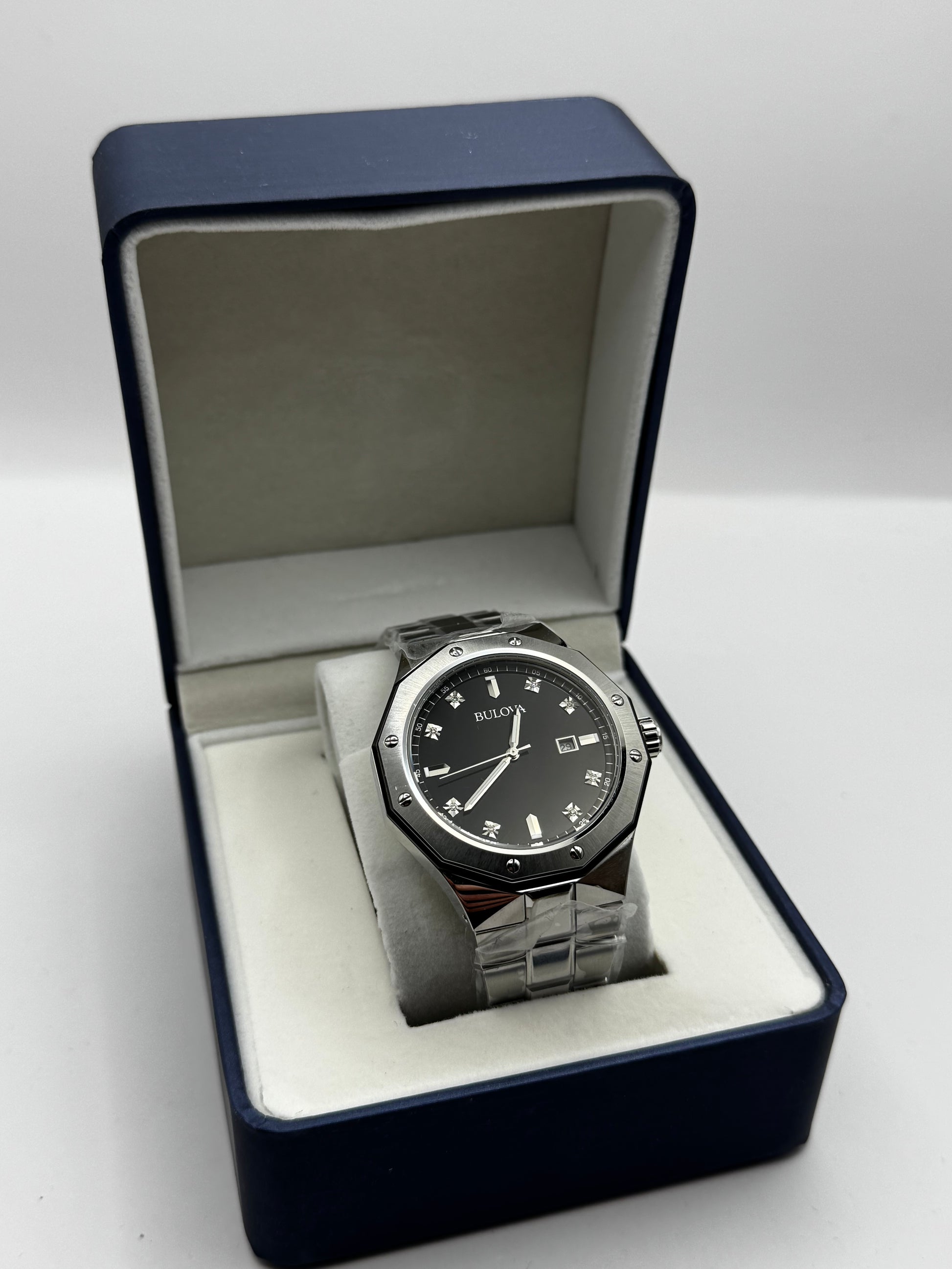 Bulova Marine Star Diamond Dial

Ref. 98D103 44mm męski zegarek stalowy