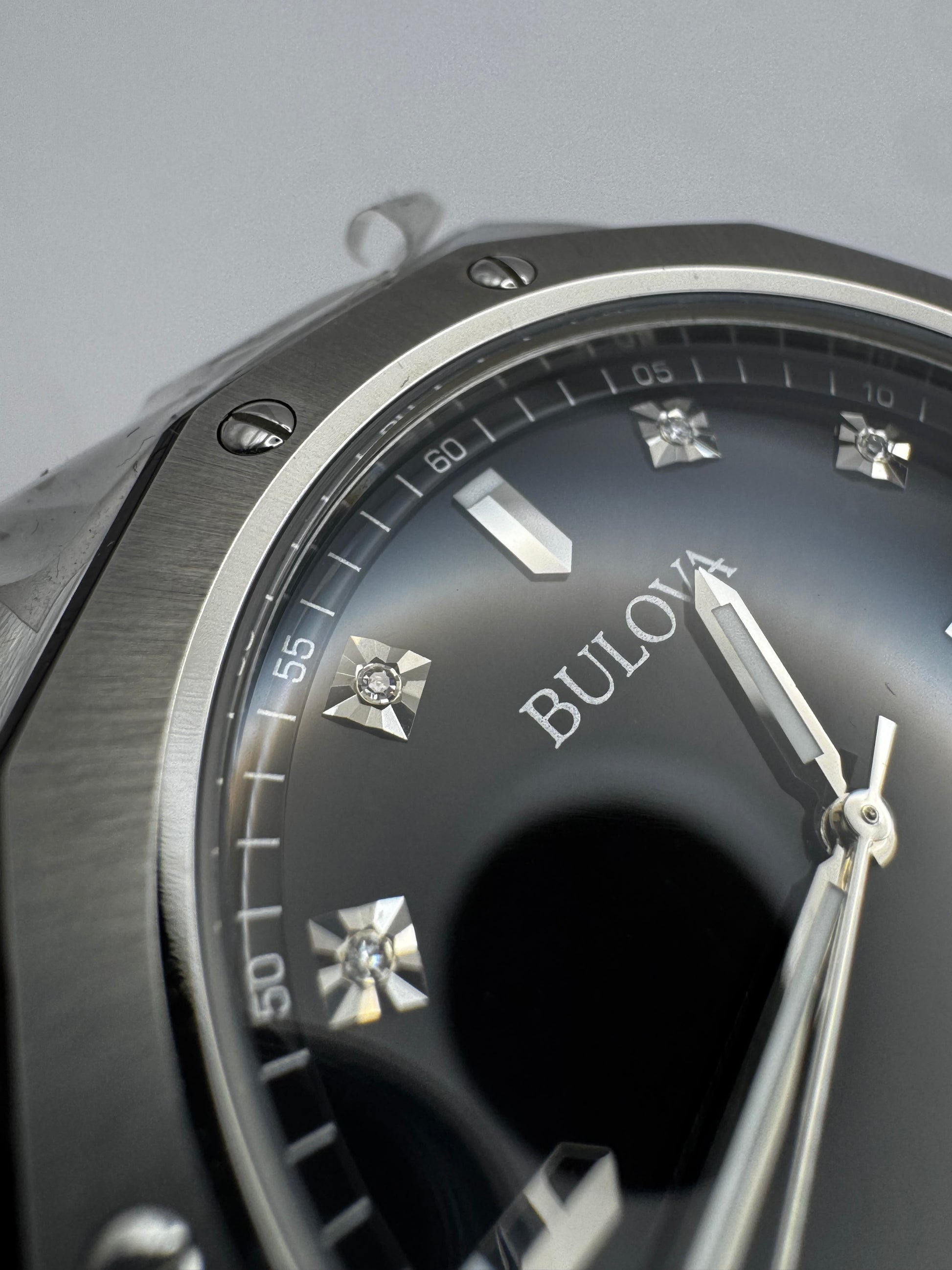 Bulova Marine Star Diamond Dial

Ref. 98D103 44mm męski zegarek stalowy