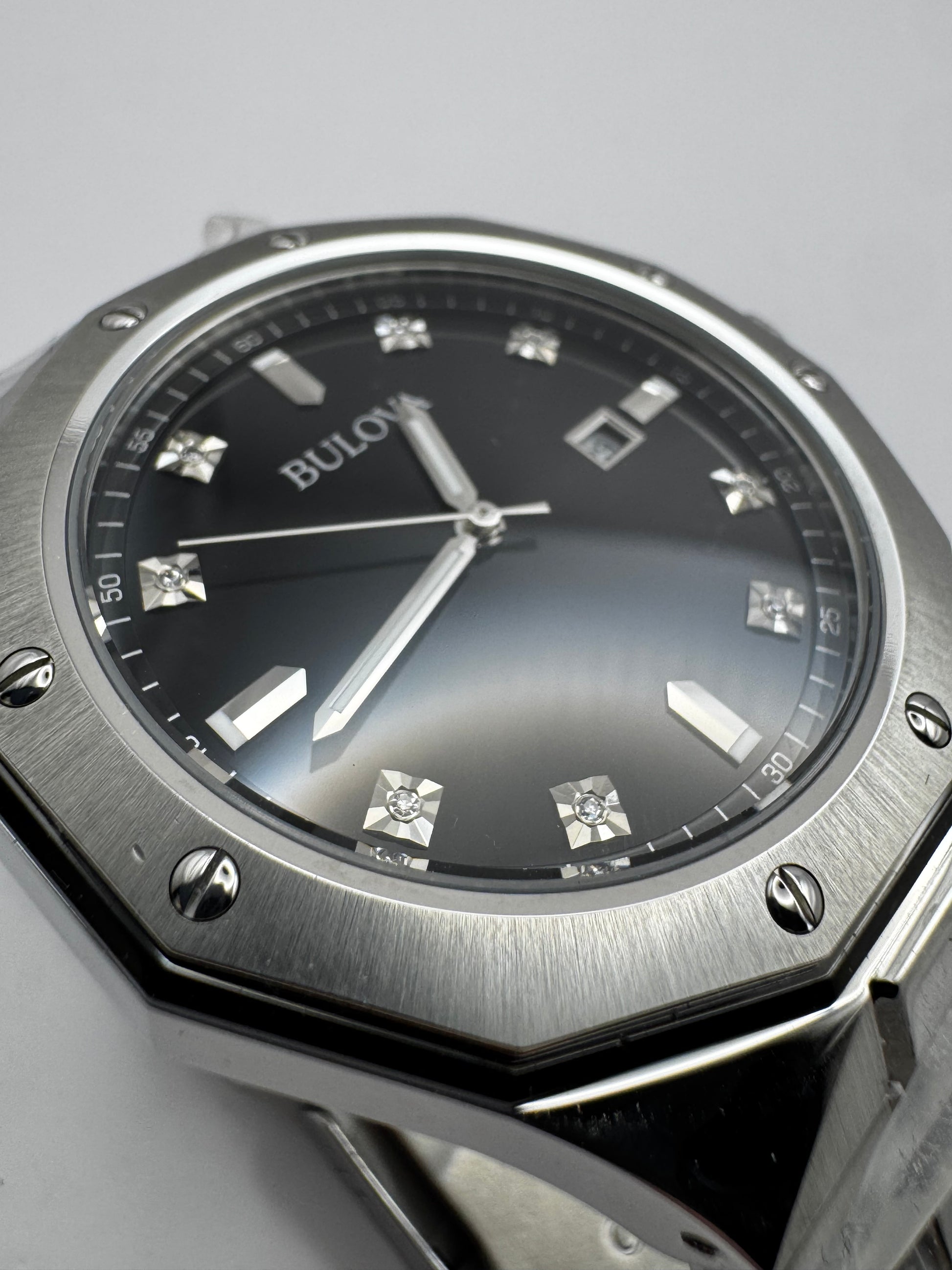 Bulova Marine Star Diamond Dial

Ref. 98D103 44mm męski zegarek stalowy